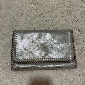 Chelsea 28 silver metallic clutch